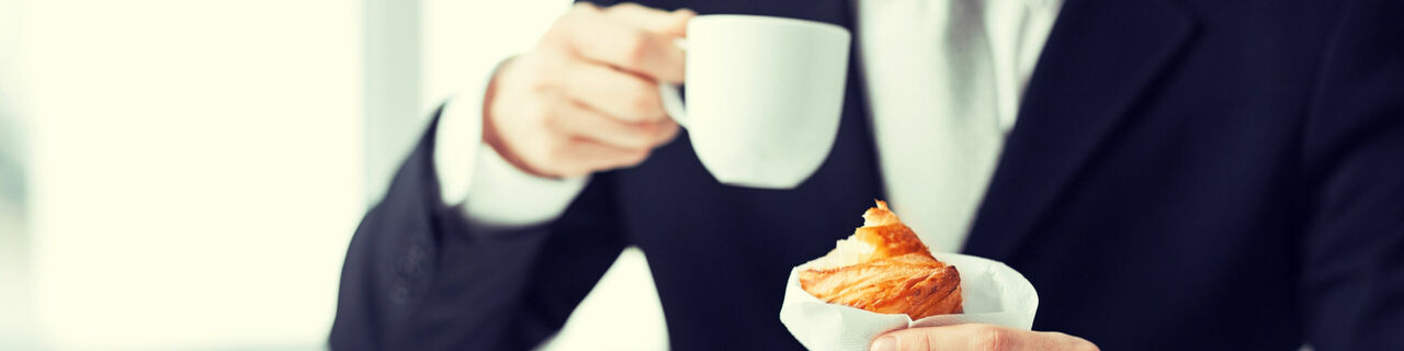 Top 5 Snacks to Eat at Work to Stay Focused and Healthy